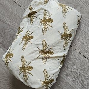 Kate‎ Quinn Bamboo Honey Bee Crib Sheet